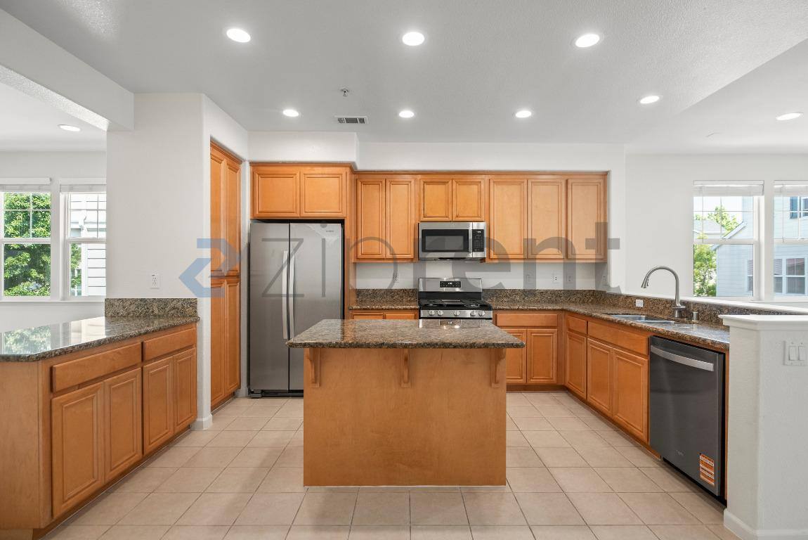 Townhouse for rent at 1611 Summer Lane, San Pablo, CA 94806