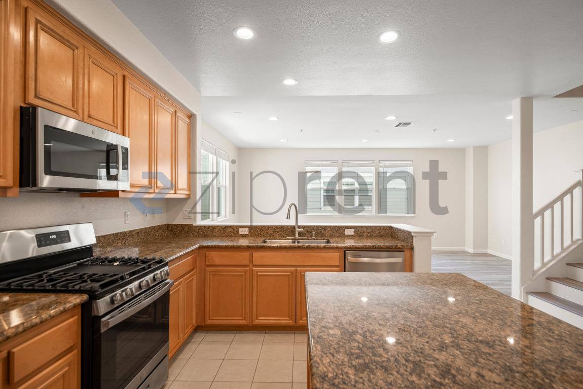 Townhouse for rent at 1611 Summer Lane, San Pablo, CA 94806