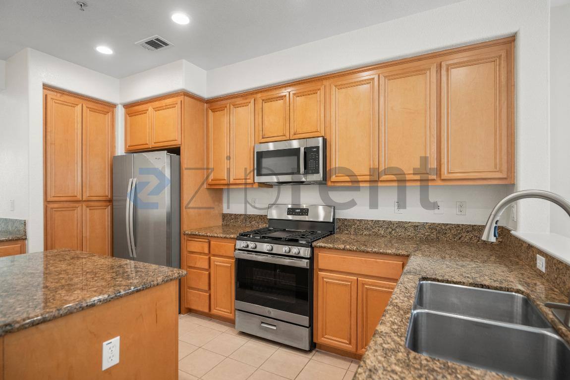 Townhouse for rent at 1611 Summer Lane, San Pablo, CA 94806