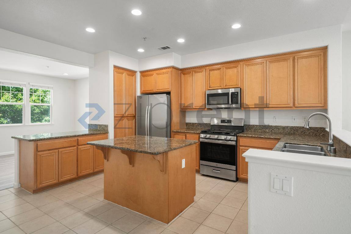 Townhouse for rent at 1611 Summer Lane, San Pablo, CA 94806