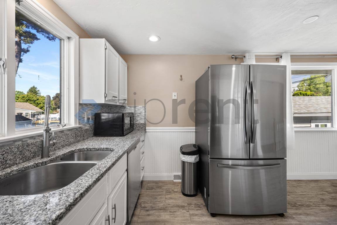 House for rent at 371 Salem St, Woburn, MA 01801