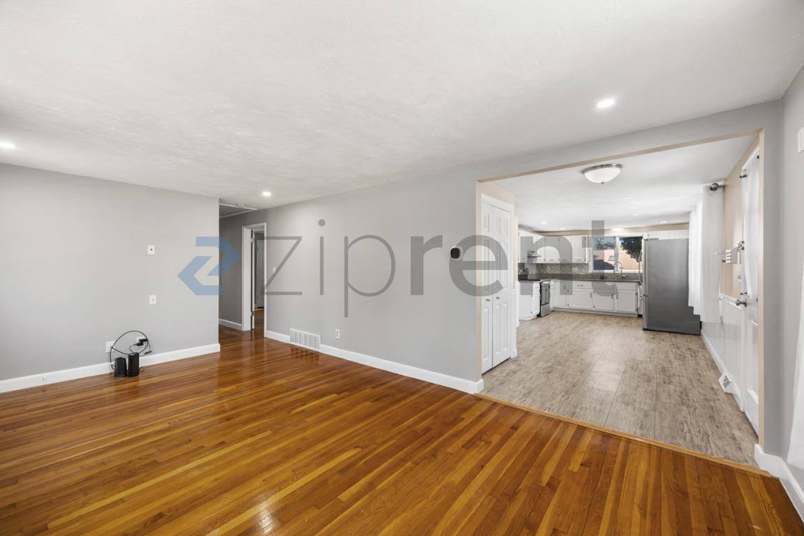 House for rent at 371 Salem St, Woburn, MA 01801