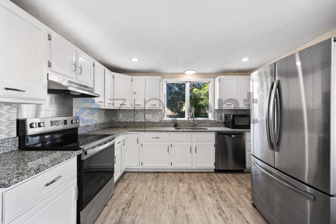 House for rent at 371 Salem St, Woburn, MA 01801