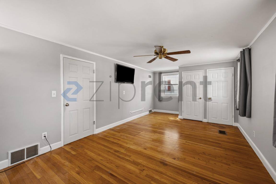 House for rent at 371 Salem St, Woburn, MA 01801