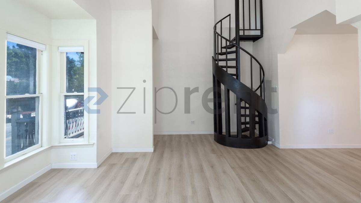 Apartment for rent at 160 E Reed St #4, San Jose, CA 95112