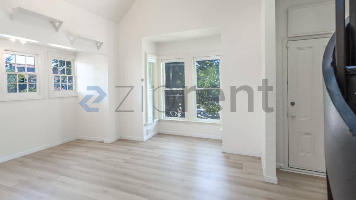 Apartment for rent at 160 E Reed St #4, San Jose, CA 95112