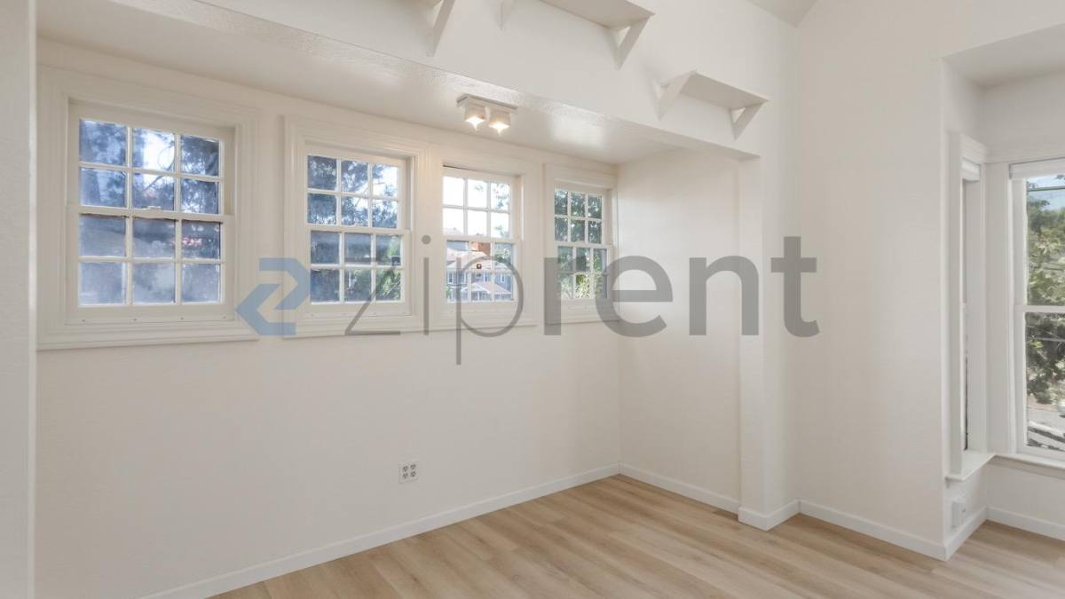 Apartment for rent at 160 E Reed St #4, San Jose, CA 95112
