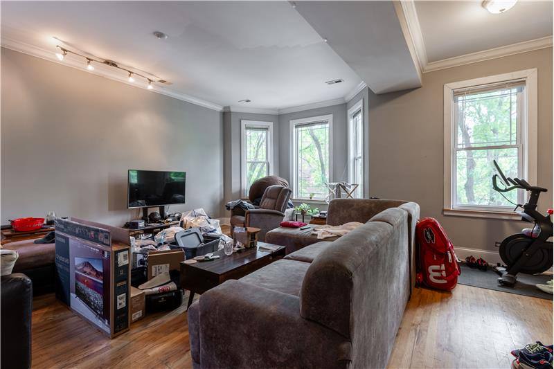 Apartment for rent at 1314 W Roscoe #2R, Chicago, IL 60657
