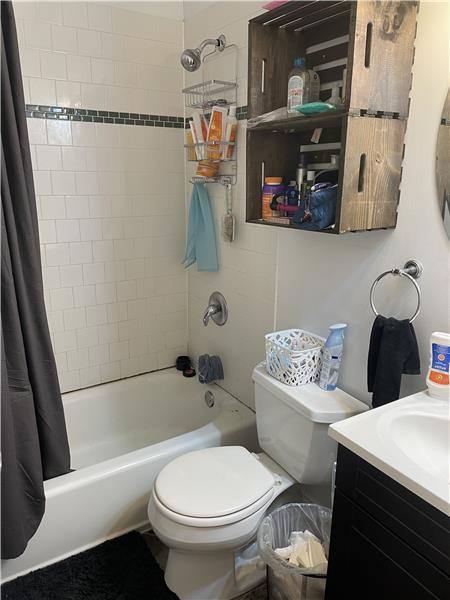 Apartment for rent at 1738 W Altgeld #1, Chicago, IL 60614