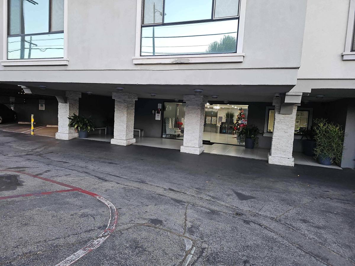 Apartment for rent at 8710 De Soto Ave #103, Canoga Park, CA 91304