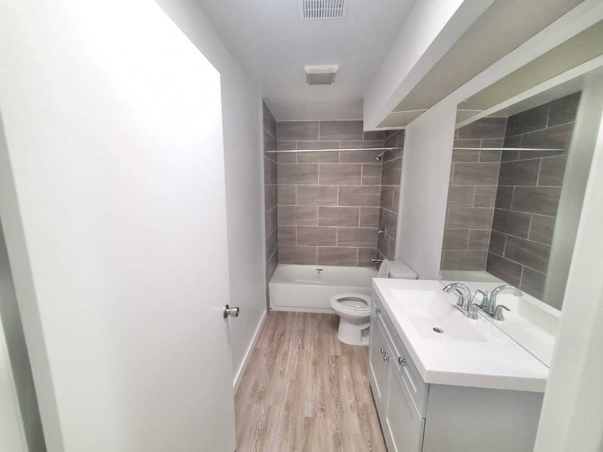 Apartment for rent at 15010 Burbank Blvd #202, Van Nuys, CA 91411