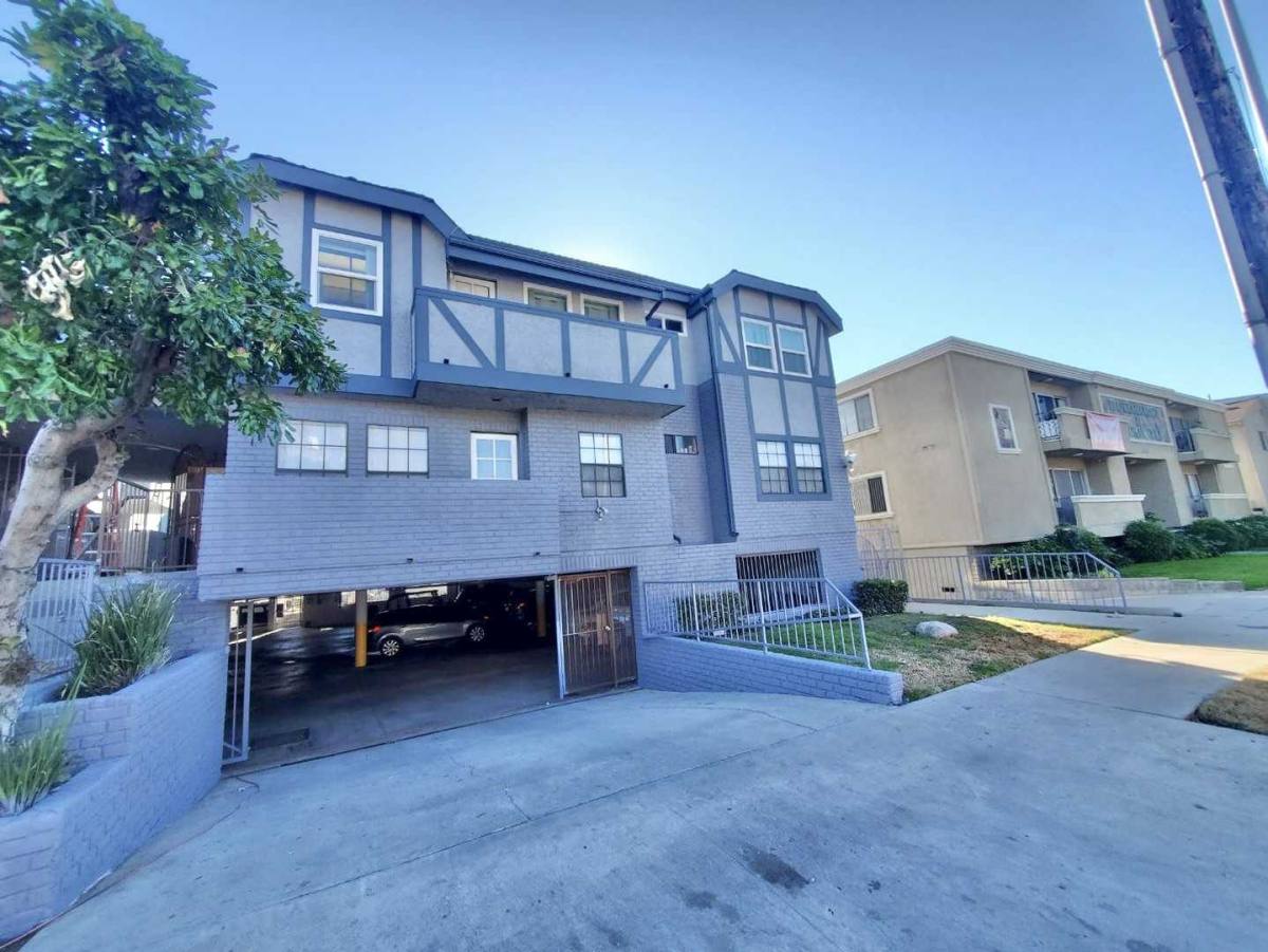 Apartment for rent at 15010 Burbank Blvd #202, Van Nuys, CA 91411