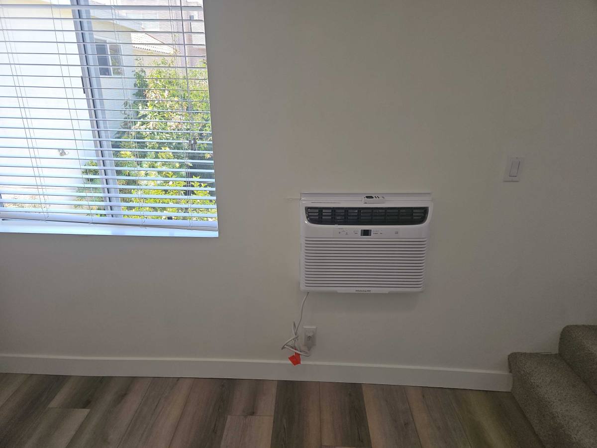 Apartment for rent at 1652 Berkeley St #2, Santa Monica, CA 90404