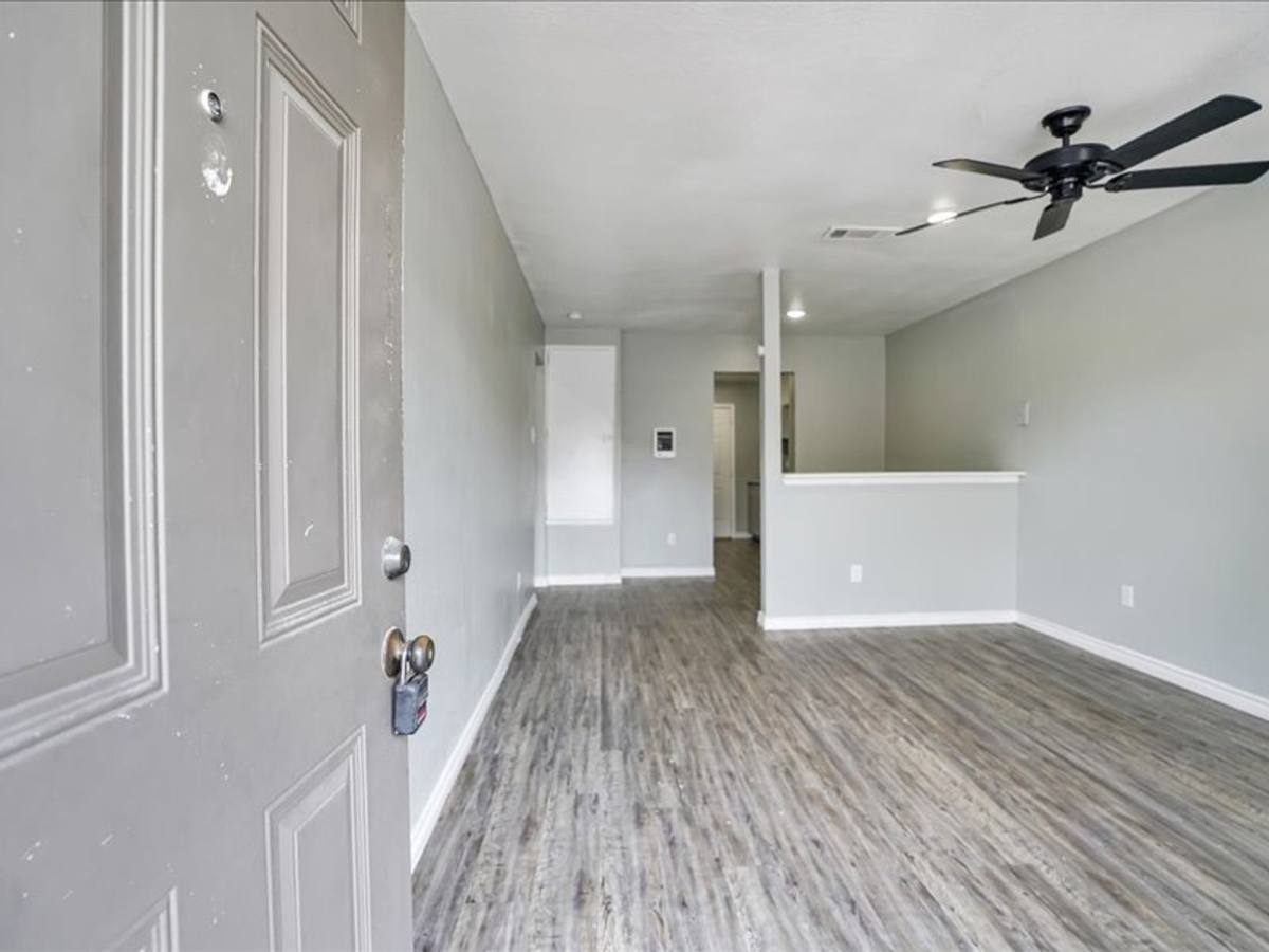 Townhouse for rent at 5117 Lavender St, Houston, TX 77026