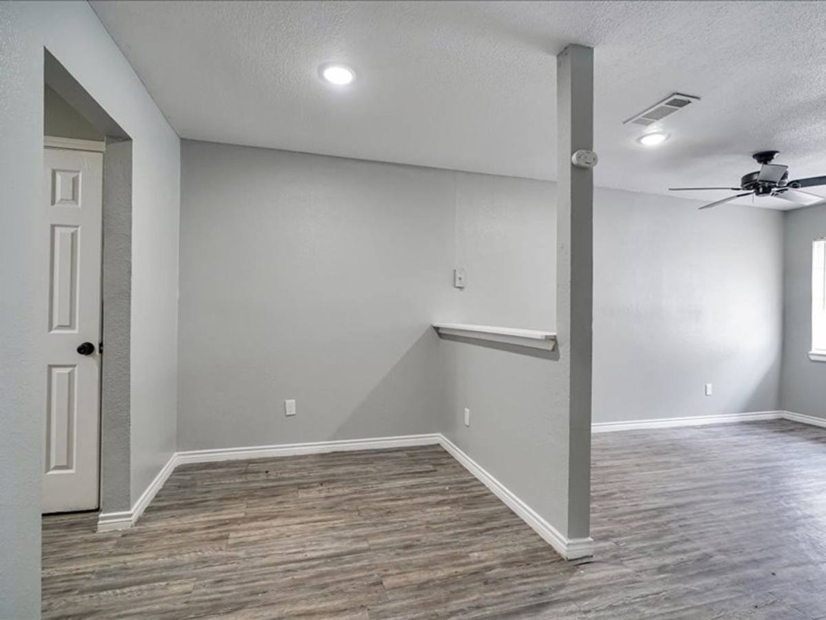 Townhouse for rent at 5117 Lavender St, Houston, TX 77026