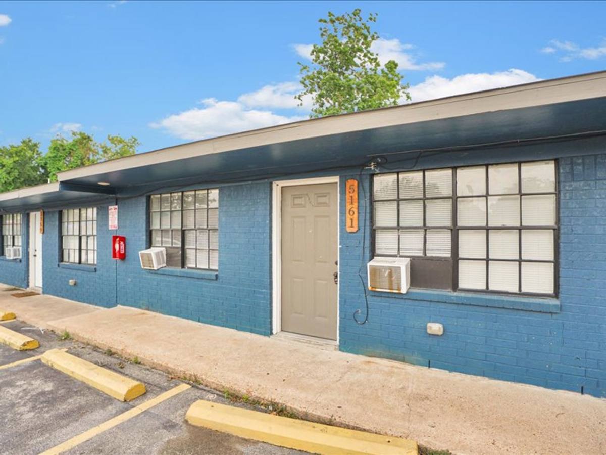 Townhouse for rent at 5117 Lavender St, Houston, TX 77026