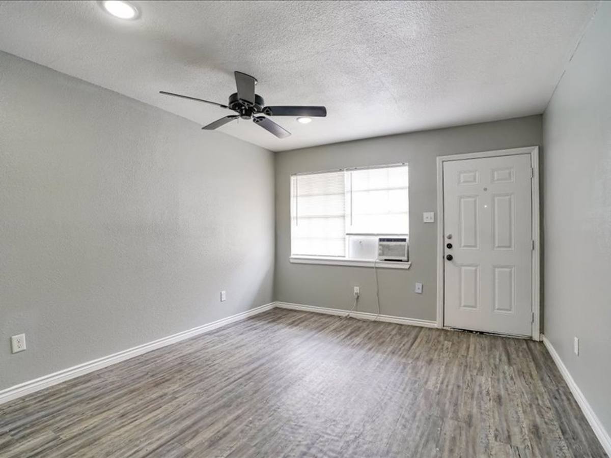 Townhouse for rent at 5117 Lavender St, Houston, TX 77026