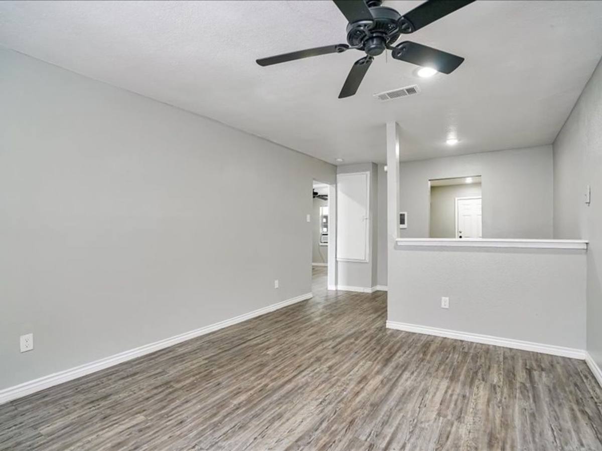 Townhouse for rent at 5117 Lavender St, Houston, TX 77026