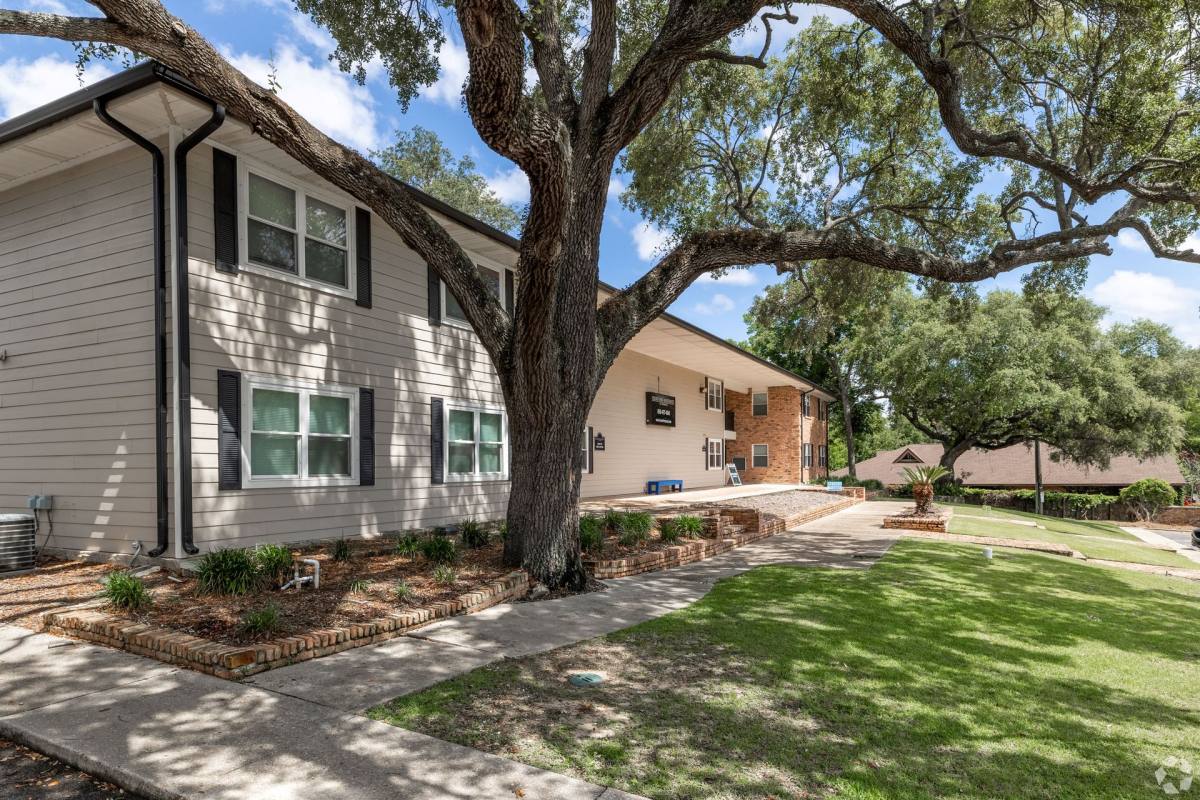 Apartment for rent at 824 Royce St, Pensacola, FL 32503