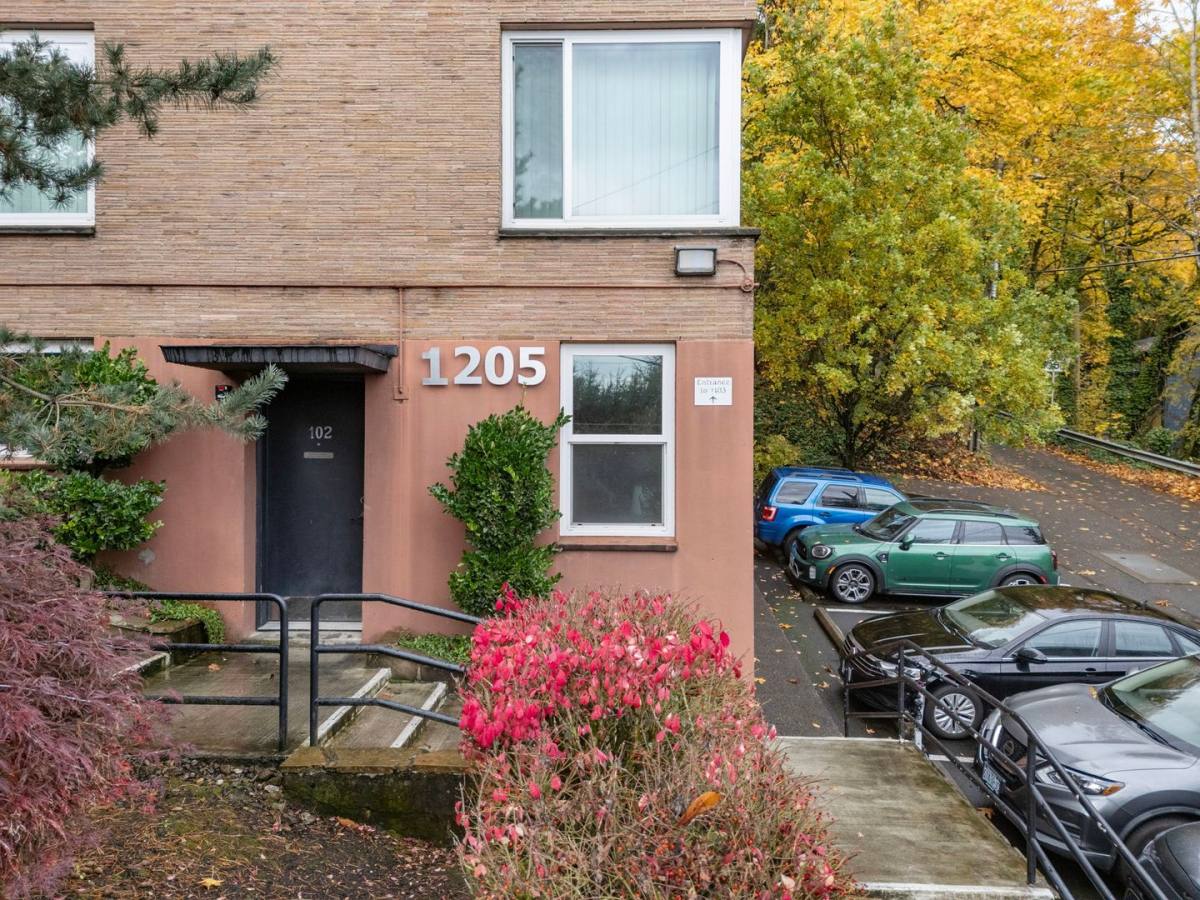 Apartment for rent at 1205 SW Cardinell Dr, Portland, OR 97201