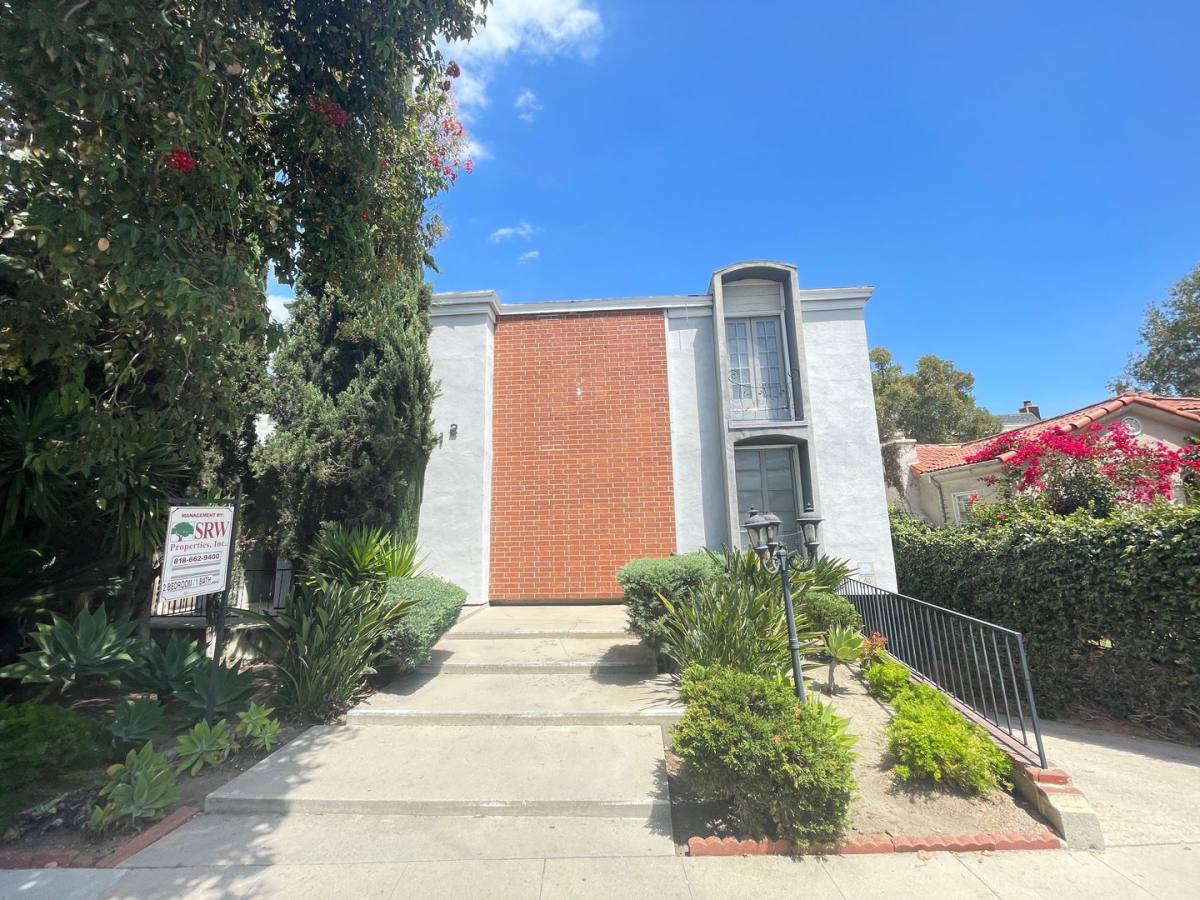 Apartment for rent at 712 N Adams St, Glendale, CA 91206