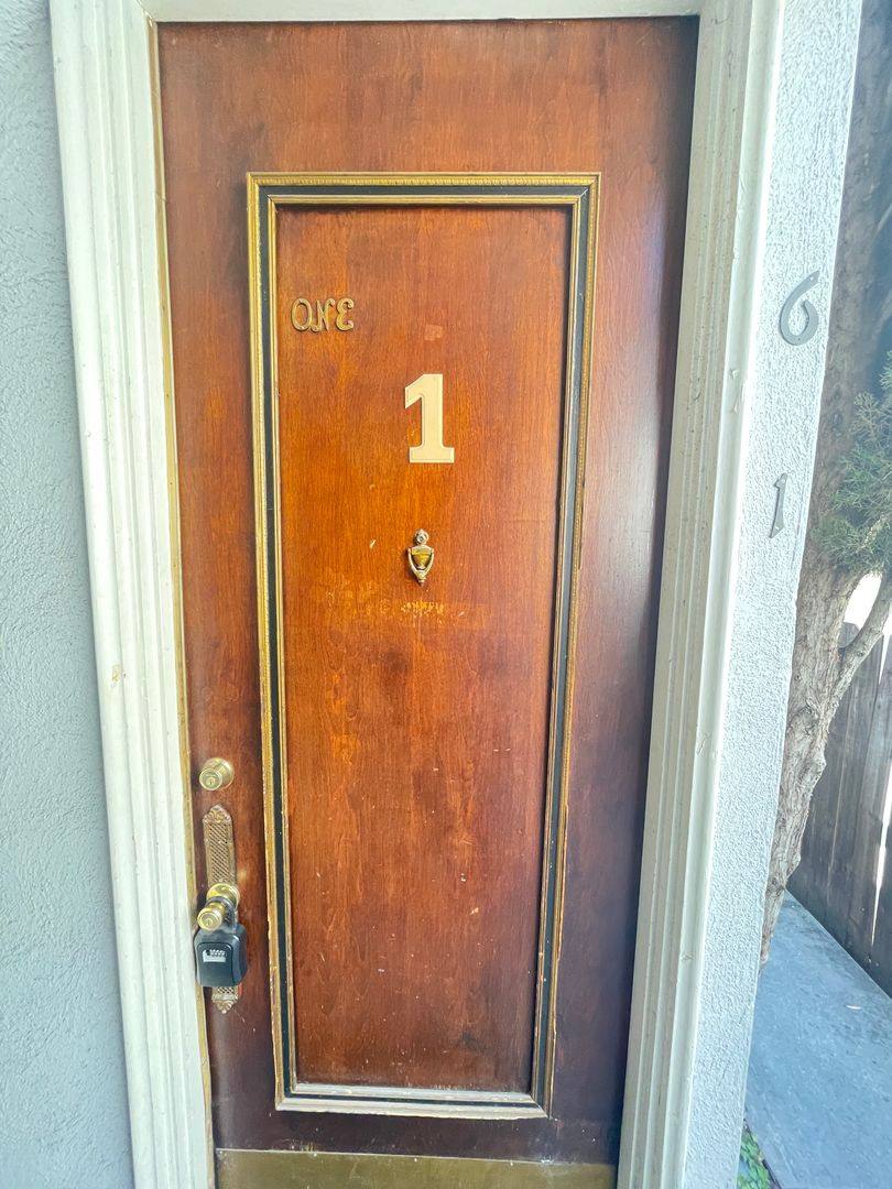 Apartment for rent at 712 N Adams St, Glendale, CA 91206