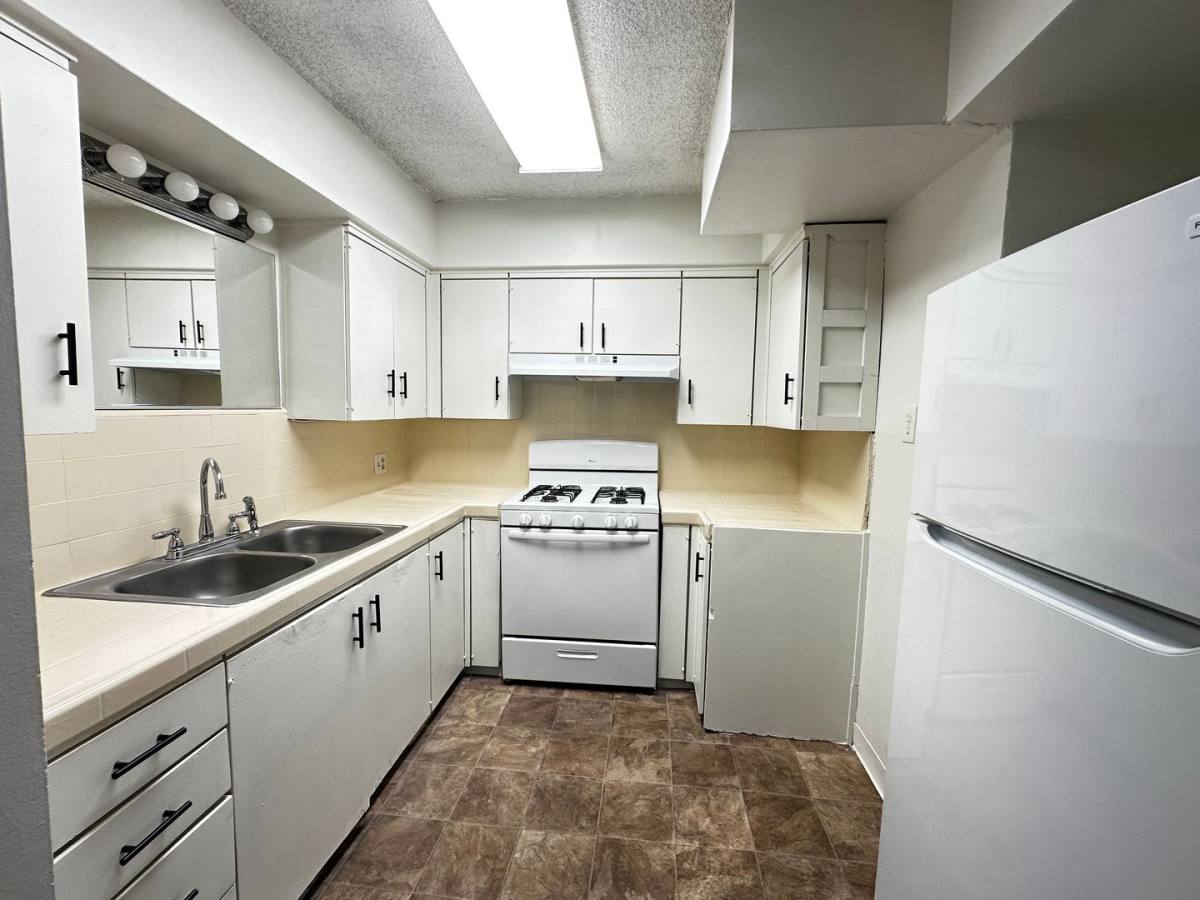 Apartment for rent at 712 N Adams St, Glendale, CA 91206