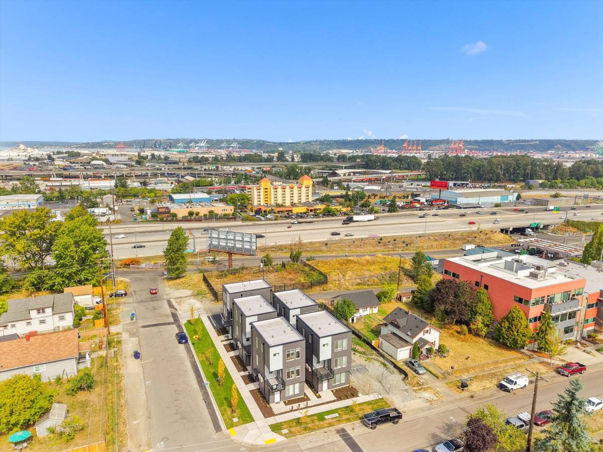 Apartment for rent at 1401 E 29th St, Tacoma, WA 98409