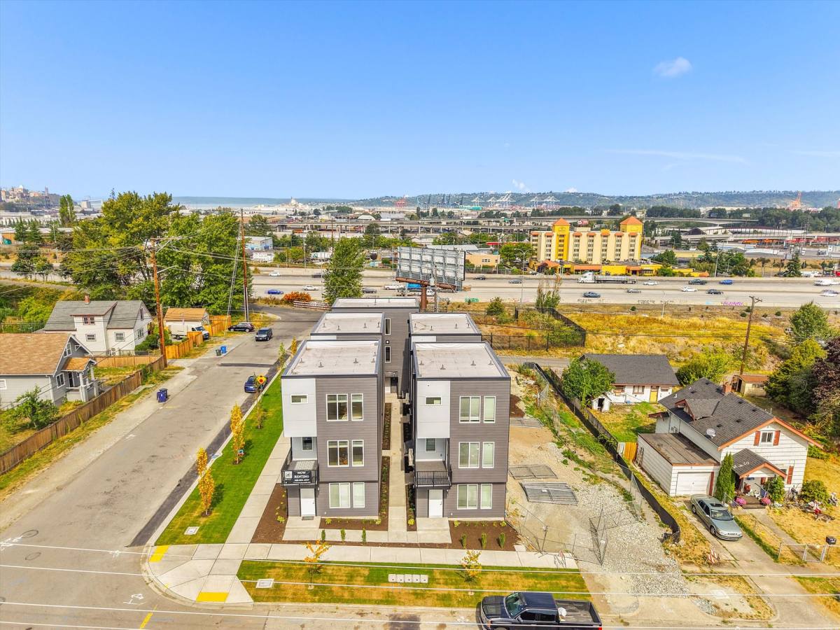 Apartment for rent at 1401 E 29th St, Tacoma, WA 98409