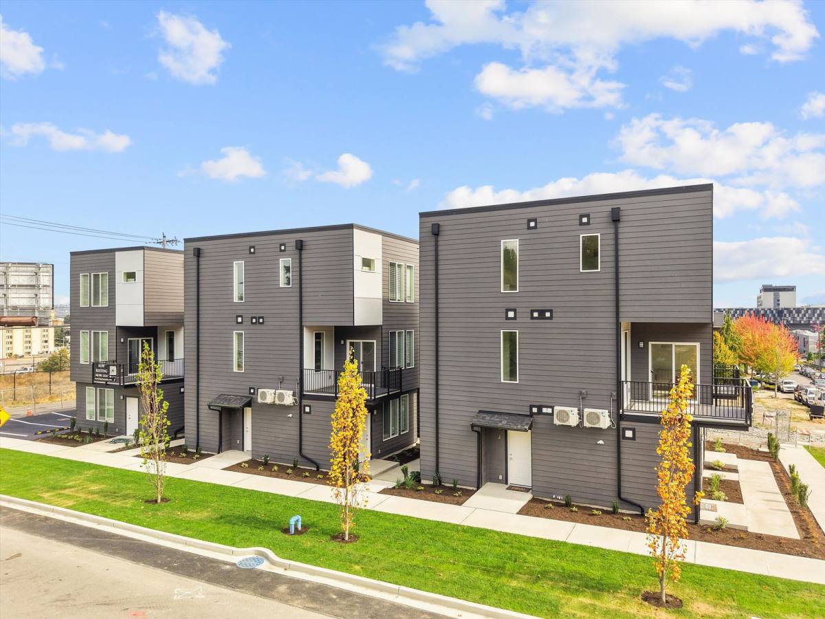 Apartment for rent at 1401 E 29th St, Tacoma, WA 98409