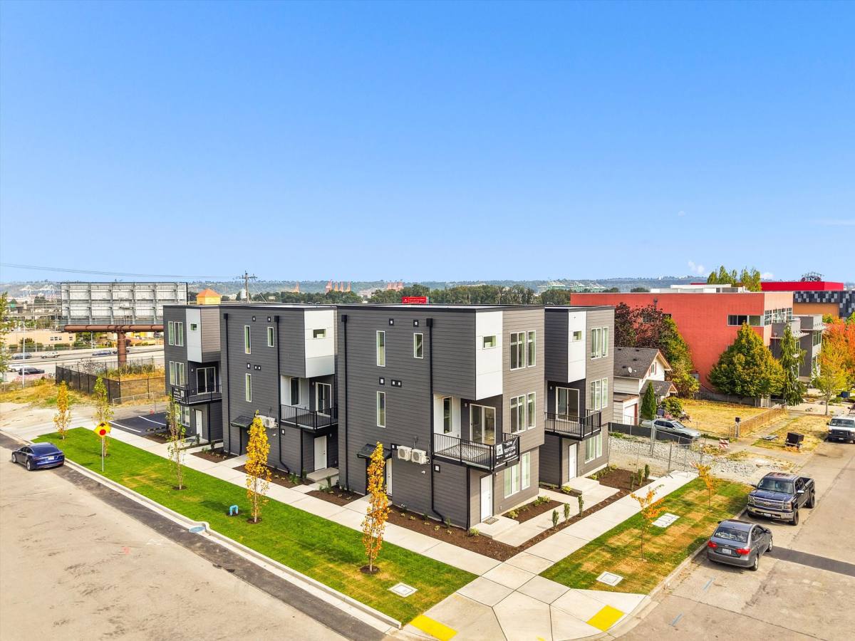 Apartment for rent at 1401 E 29th St, Tacoma, WA 98409