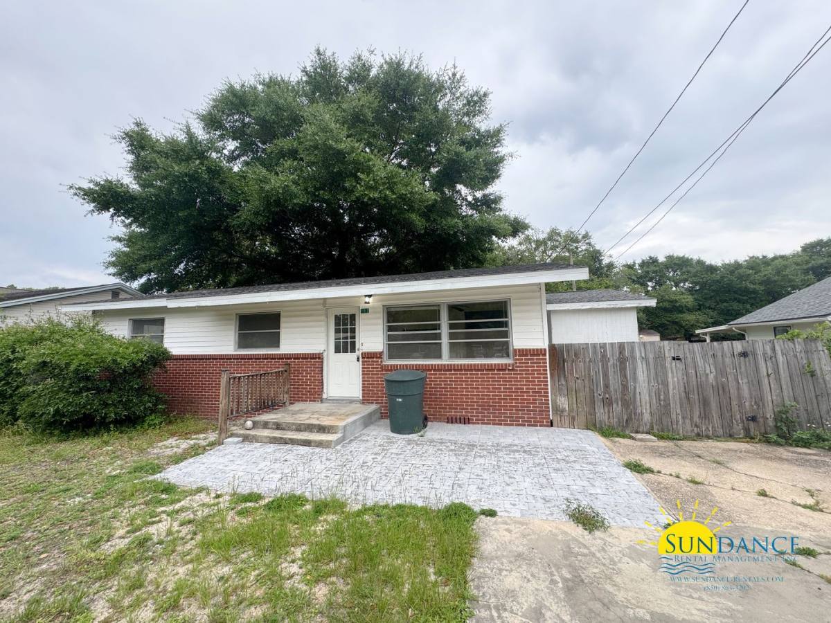 House for rent at 107 Magnolia Ave SE, Fort Walton Beach, FL 32548