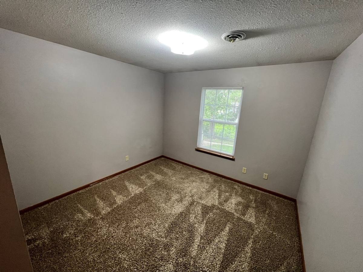 House for rent at 915 Colorado St, Manhattan, KS 66502