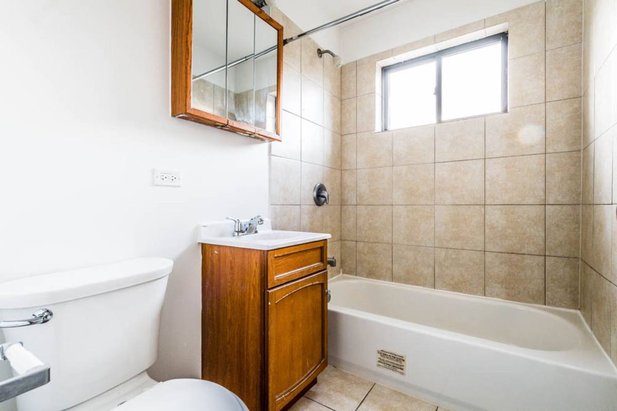 Apartment for rent at 7834 S Coles, Chicago, IL 60649