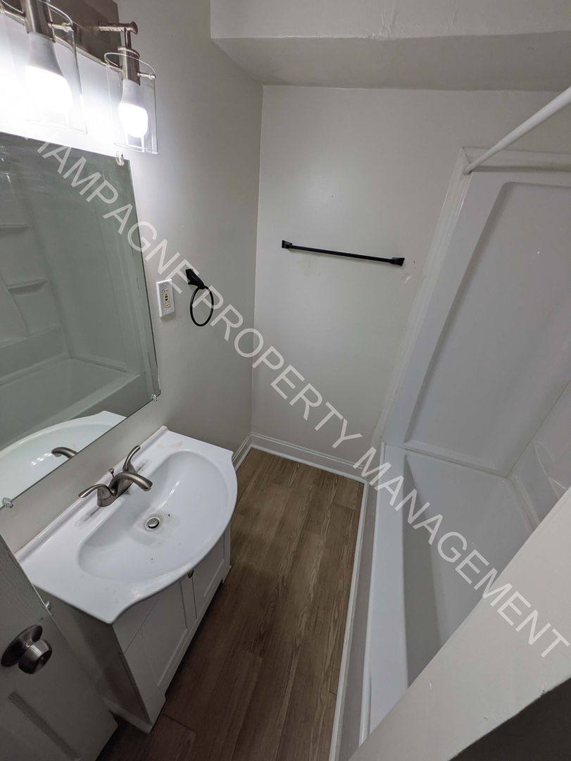 House for rent at 4026 Agnes Ave, Kansas City, MO 64130