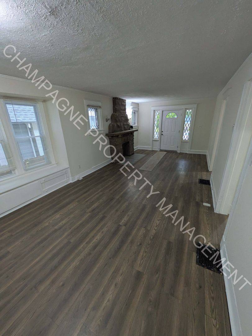 House for rent at 4026 Agnes Ave, Kansas City, MO 64130