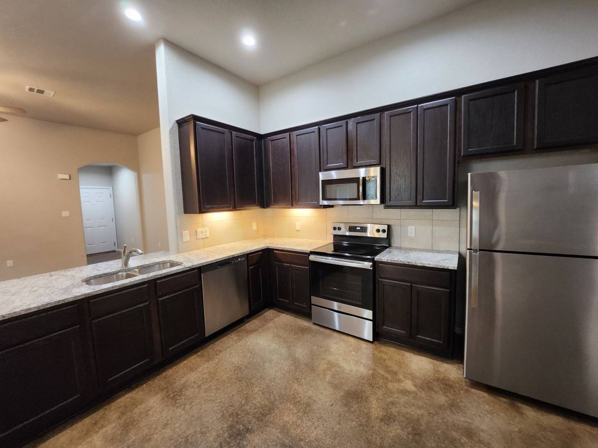 Townhouse for rent at 620 Heathers Way, Seguin, TX 78155