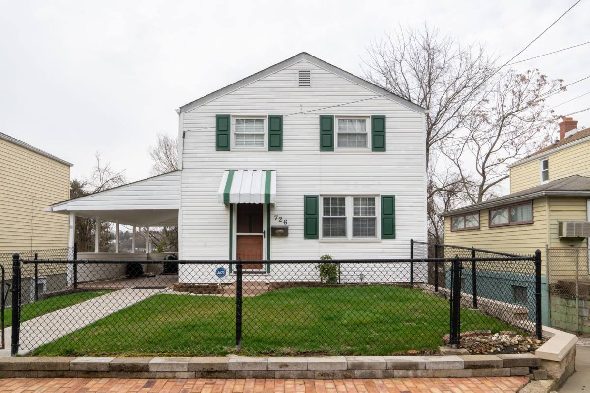 House for rent at 726 Hestor Dr, Pittsburgh, PA 15220