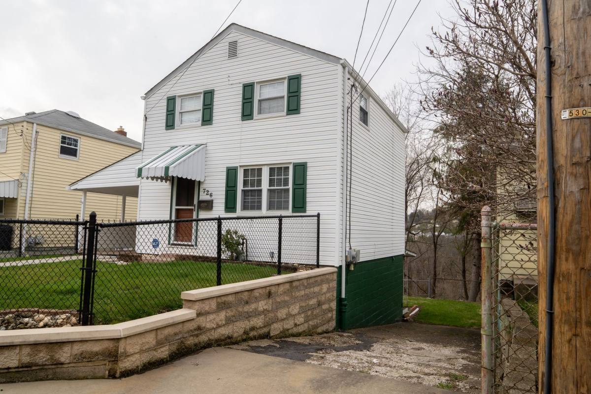 House for rent at 726 Hestor Dr, Pittsburgh, PA 15220