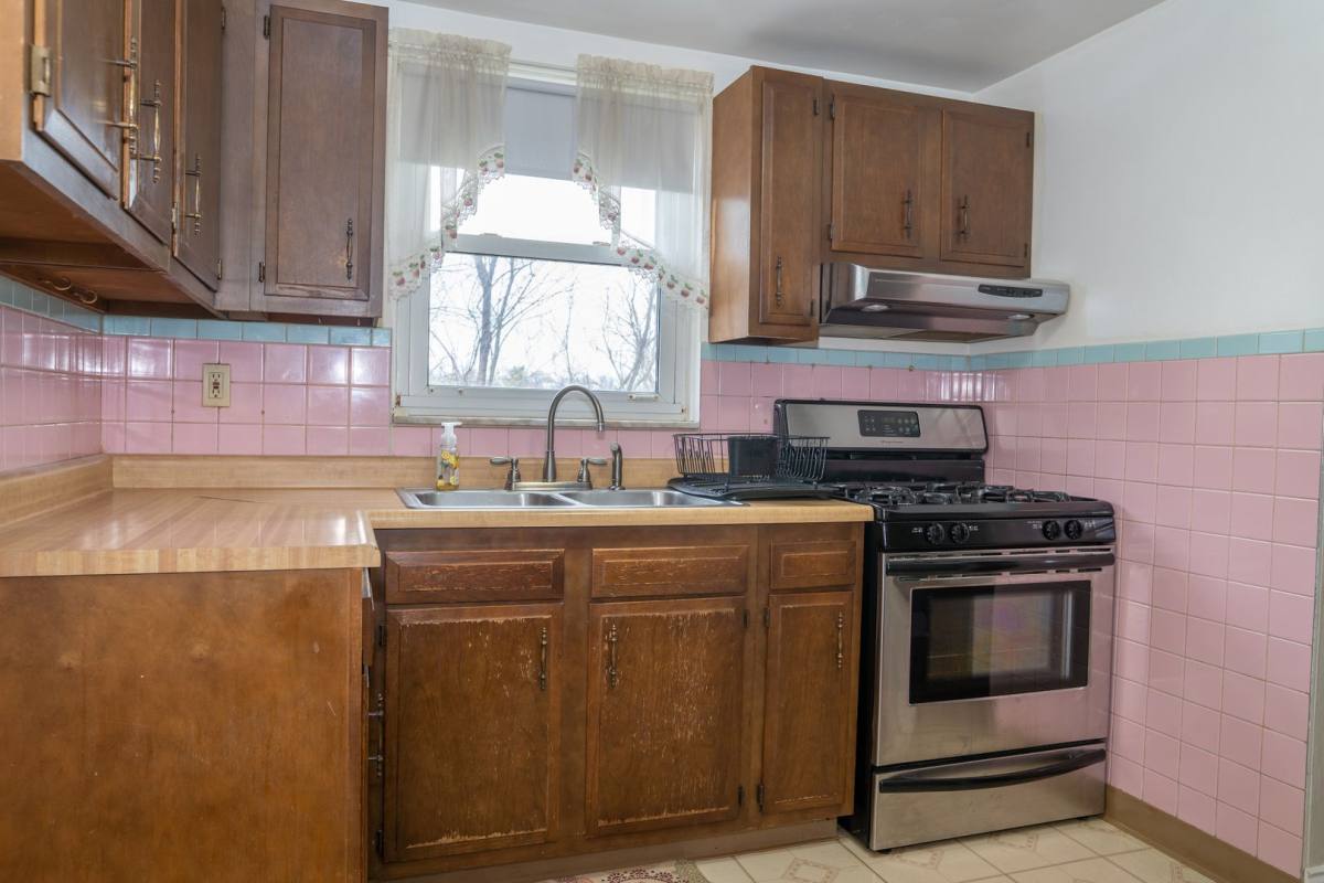 House for rent at 726 Hestor Dr, Pittsburgh, PA 15220