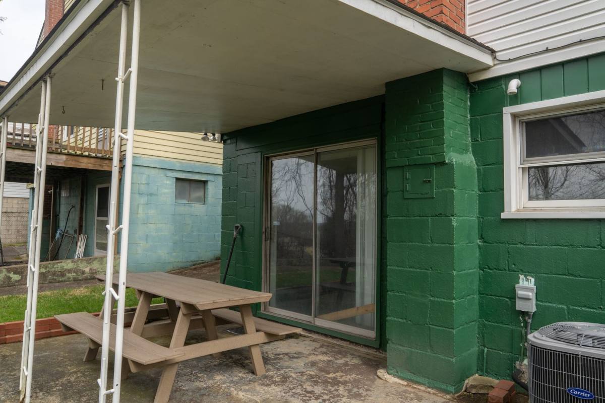 House for rent at 726 Hestor Dr, Pittsburgh, PA 15220