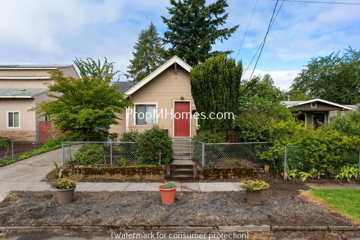 House for rent at 6721 SE 84th Ave, Portland, OR 97266