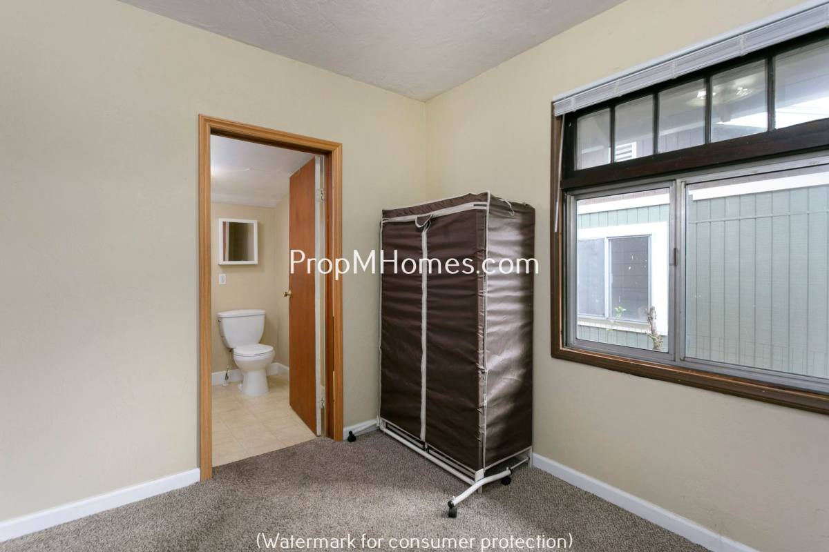 House for rent at 6721 SE 84th Ave, Portland, OR 97266