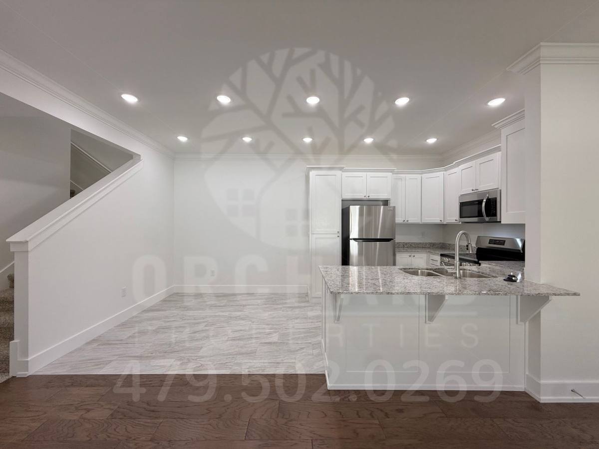 Apartment for rent at 1904 E Brookview Dr, Siloam Springs, AR 72761