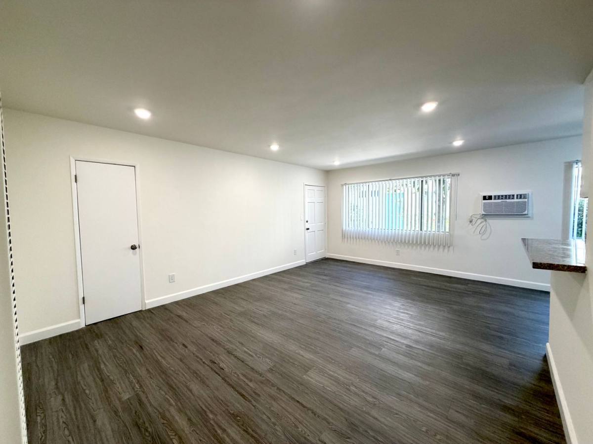 Apartment for rent at 5130 Yarmouth Ave, Encino, CA 91316