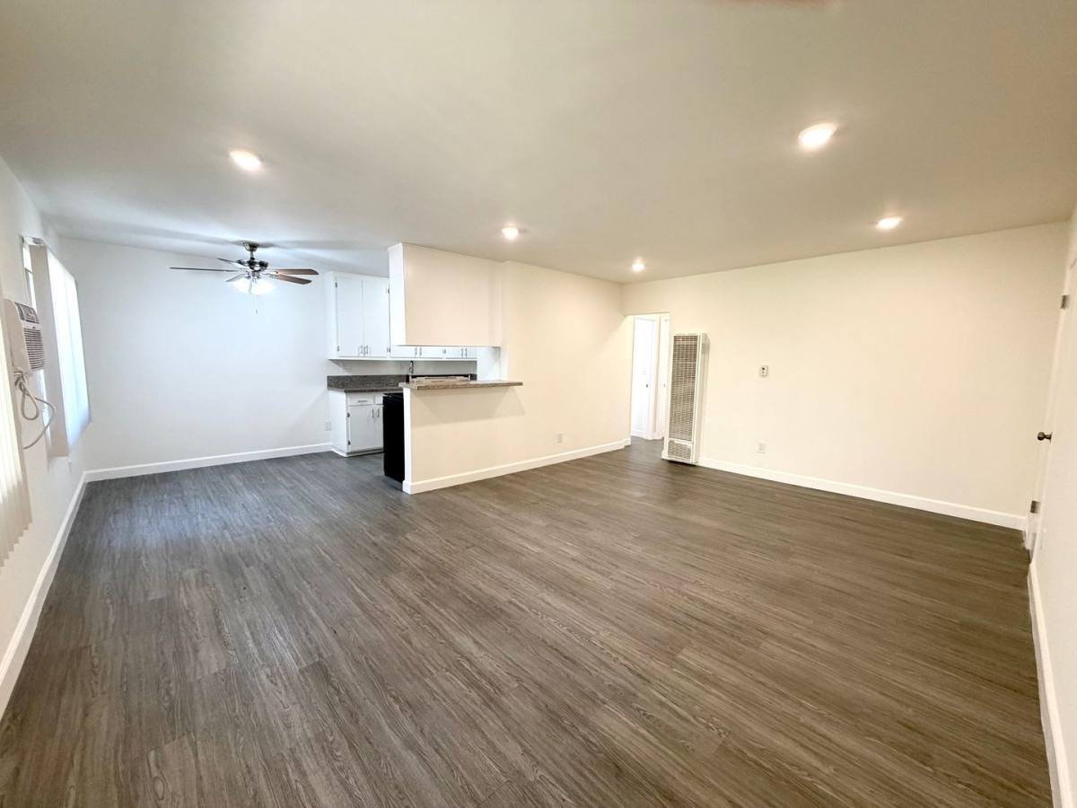 Apartment for rent at 5130 Yarmouth Ave, Encino, CA 91316