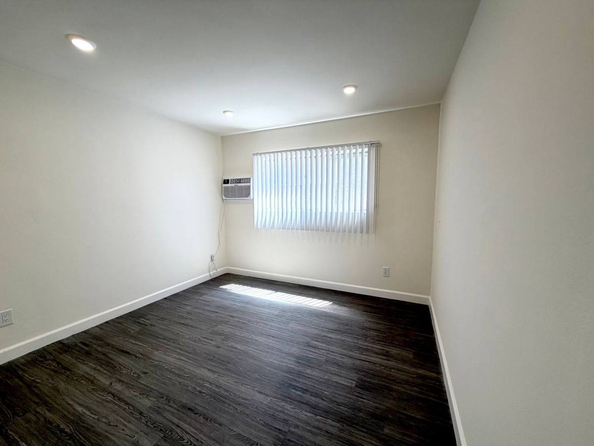 Apartment for rent at 5130 Yarmouth Ave, Encino, CA 91316