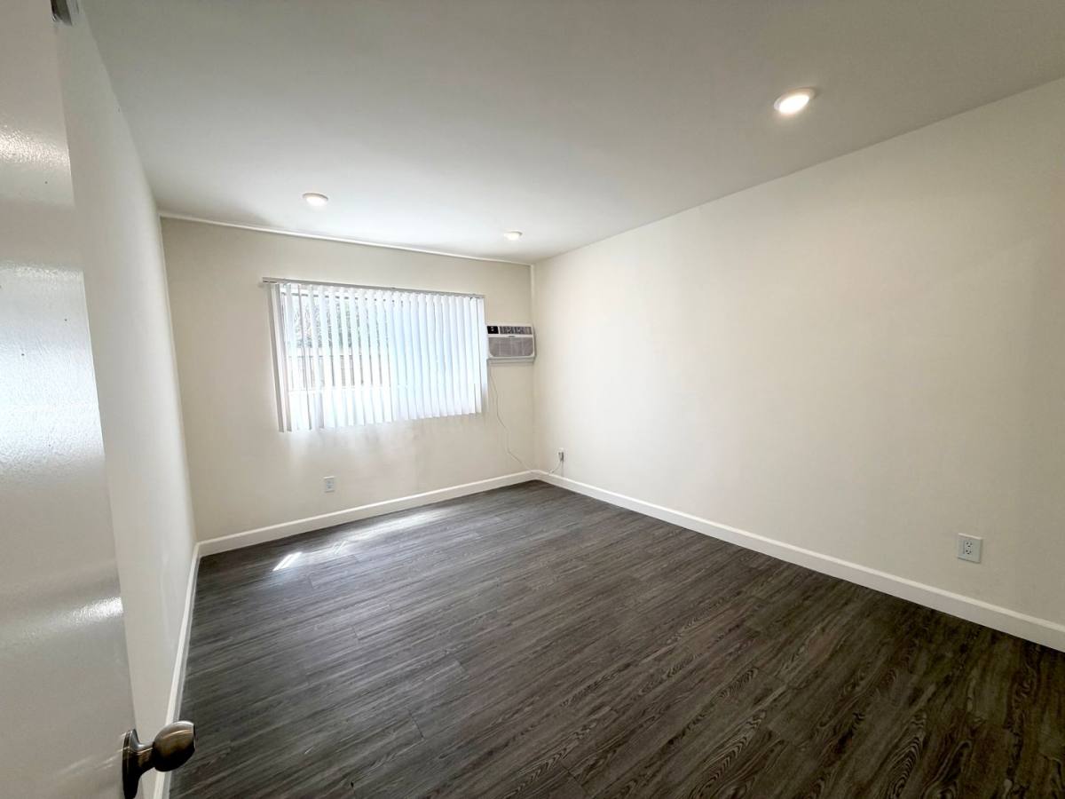 Apartment for rent at 5130 Yarmouth Ave, Encino, CA 91316