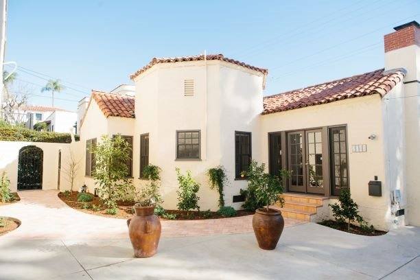 Apartment for rent at 204 1 2 Quincy Ave, Long Beach, CA 90803