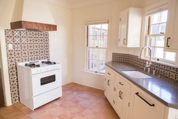 Apartment for rent at 204 1 2 Quincy Ave, Long Beach, CA 90803